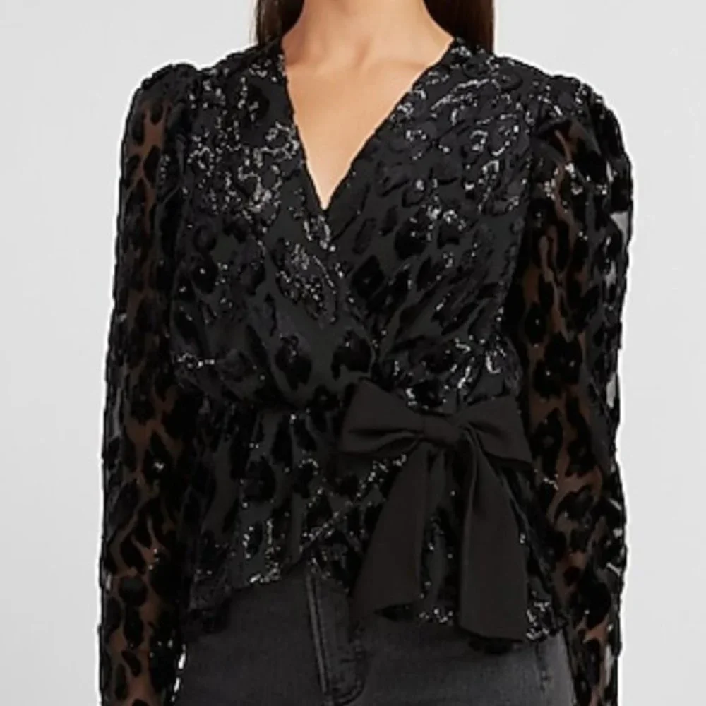 EXPRESS Metallic Leopard Wrap Front Bow Top Small - Picture 10 of 10